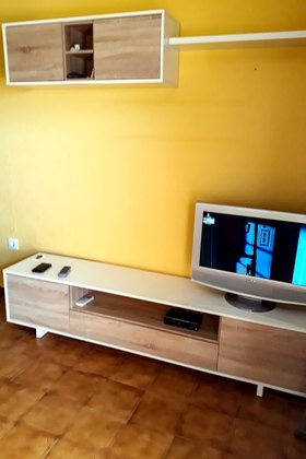 Télévision avec chaînes françaises.