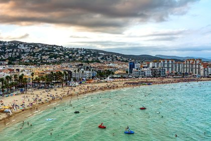 Vue panoramique sur la plage et le littoral depuis les hauteurs du château.